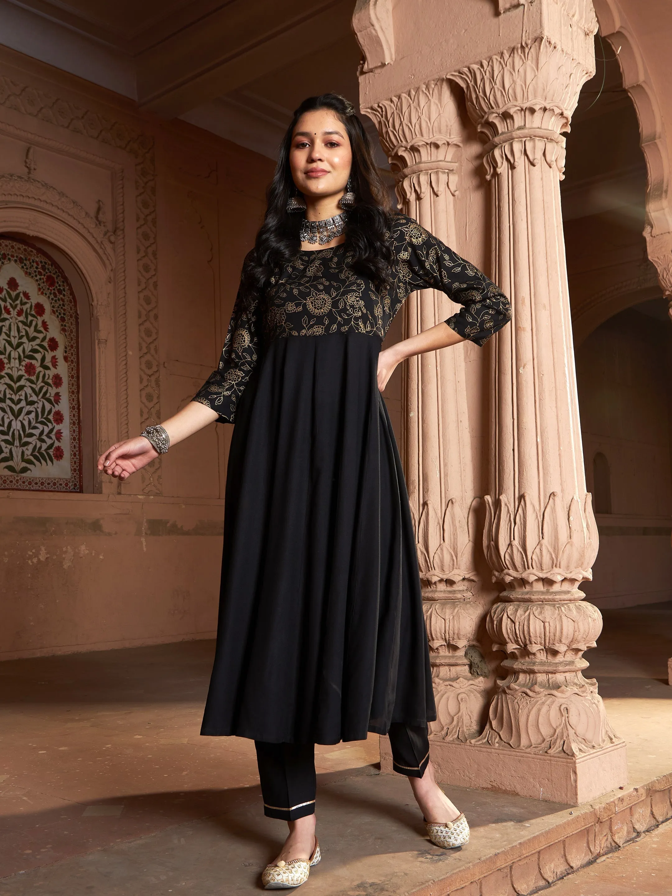 Women Black Floral Bodice Foil Anarkali Kurta With Pants