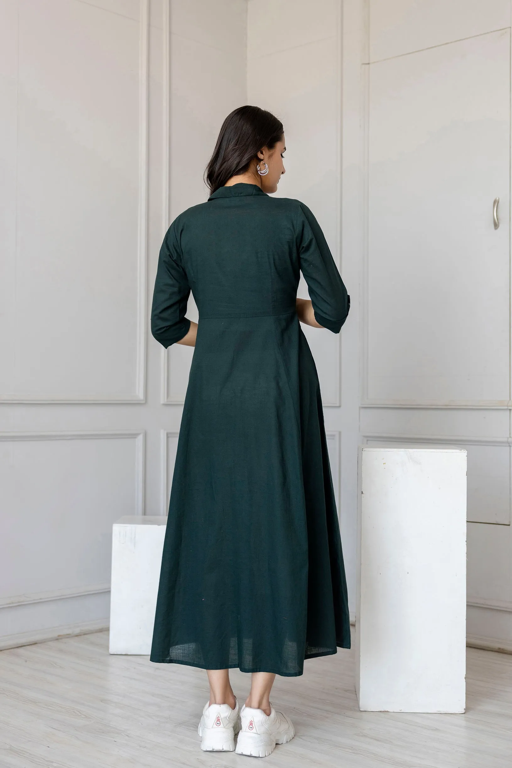 Women Green Solid Flared Dress With Three Quarter Sleeves