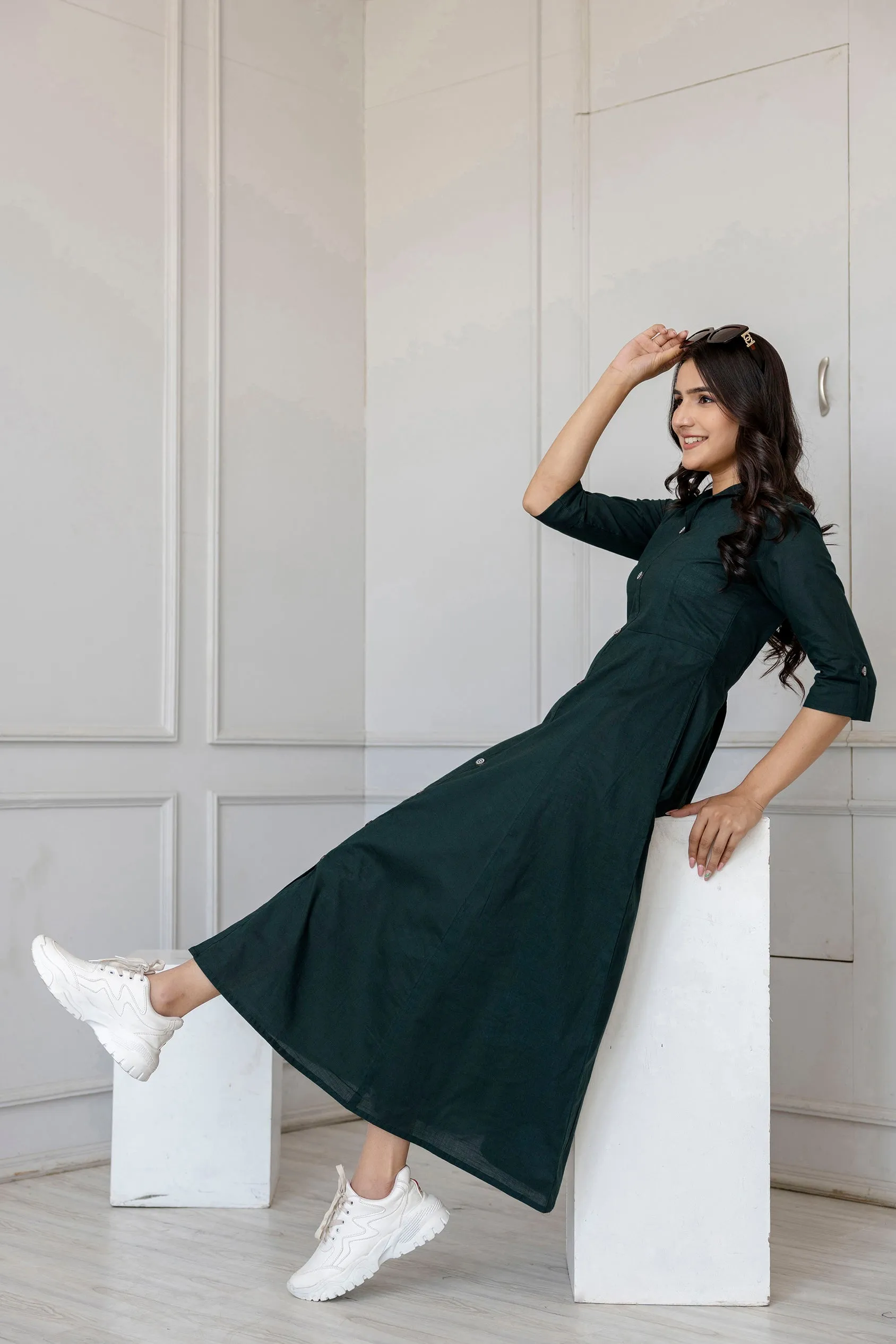 Women Green Solid Flared Dress With Three Quarter Sleeves